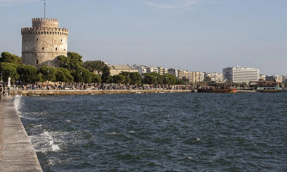 Θεσσαλονίκη: Τέσσερα άτομα συνελήφθησαν για παράνομη υιοθεσία